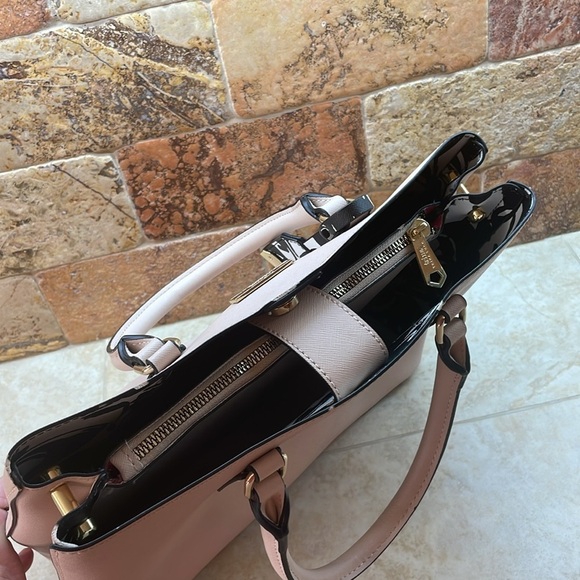 Trina Turk Beige PVC Structured Tote Bag Black White Pink Interior Gold Hardware - Picture 7 of 16